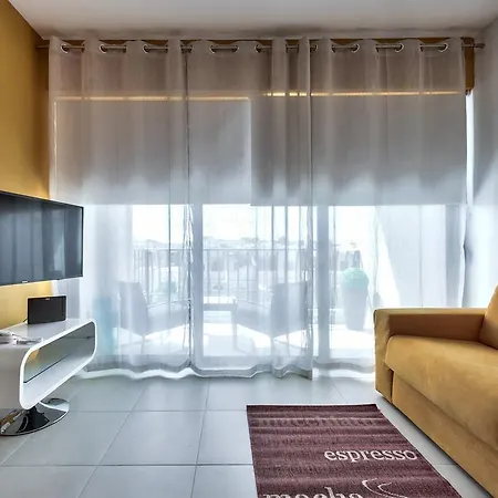 Апартаменты Bedzzz Airport